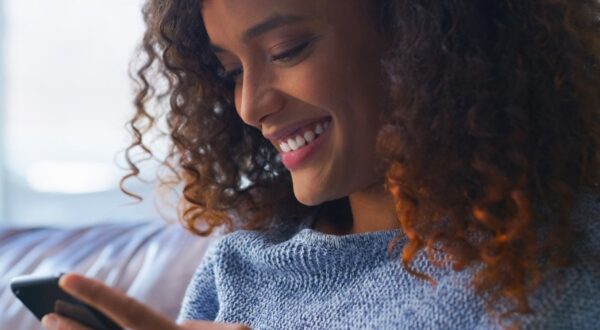 Se avete appena iniziato una nuova relazione, fate attenzione! L’astrologia psicologica svela affinità ingannevoli